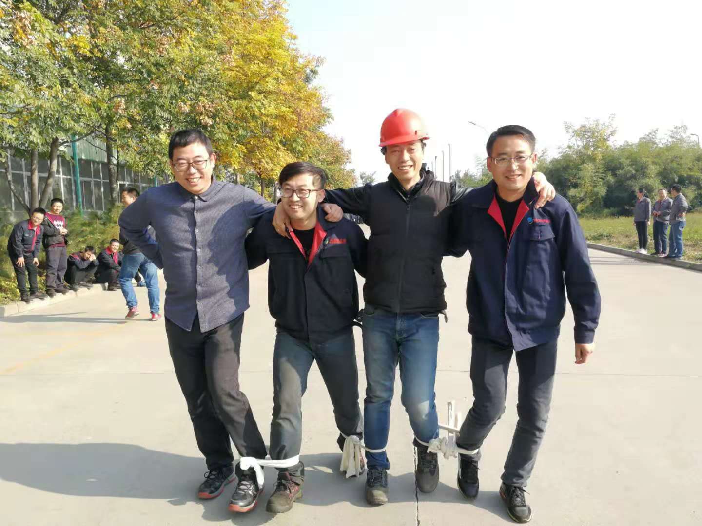 D:\办公室文件\照片\11周年庆活动照片\l腿.jpg