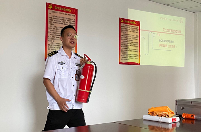市城投物業(yè)公司舉辦“珍惜生命、遠離火災(zāi)”消防安全專題學(xué)習(xí)培訓(xùn)會