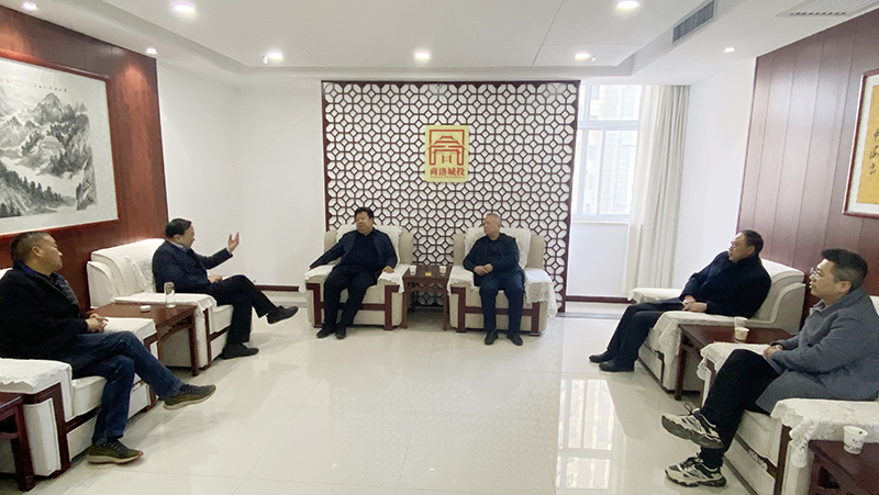  市房管局王新洛局長一行蒞臨公司座談指導(dǎo)工作